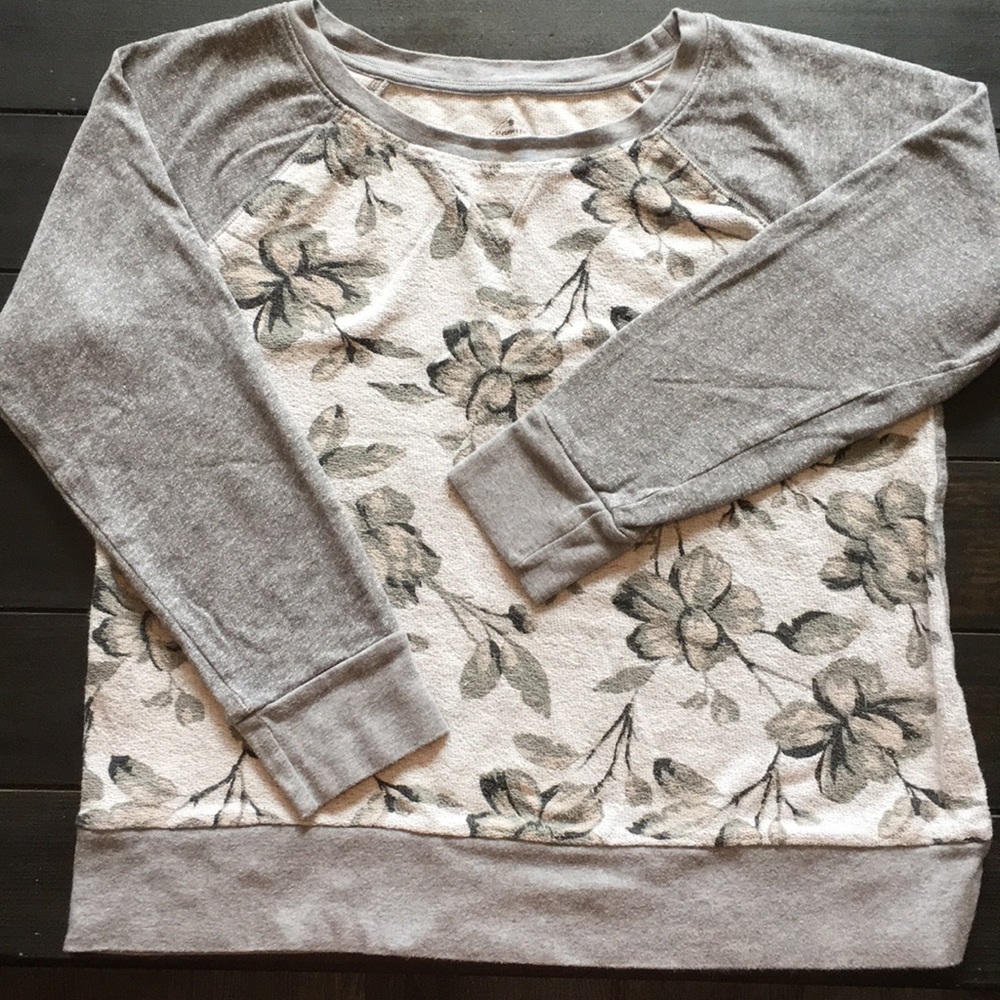 Casual floral sweatshirt